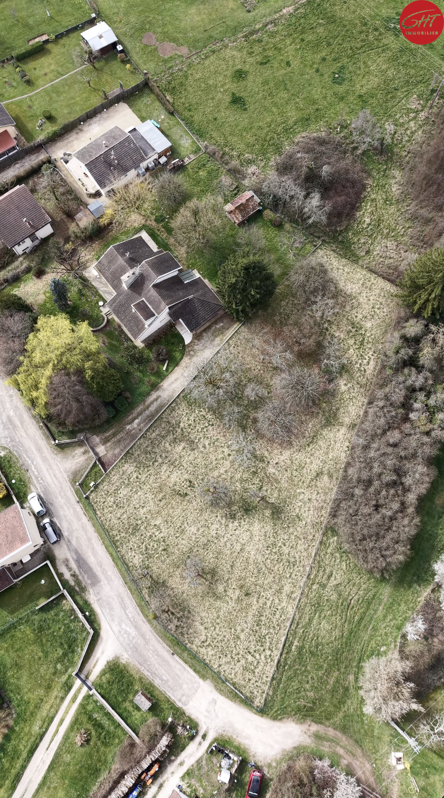 Terrain constructible de 2159 m2 plat, en impasse